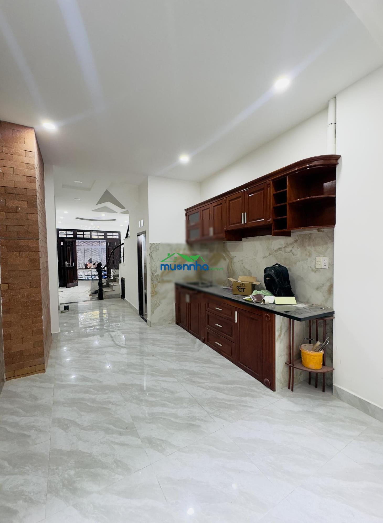 Giáp bình thạnh gần sân bay - nhà đẹp (4.3 x 17.5) có ô lắp thang máy - hẻm 4m thông chỉ 100tr/m2