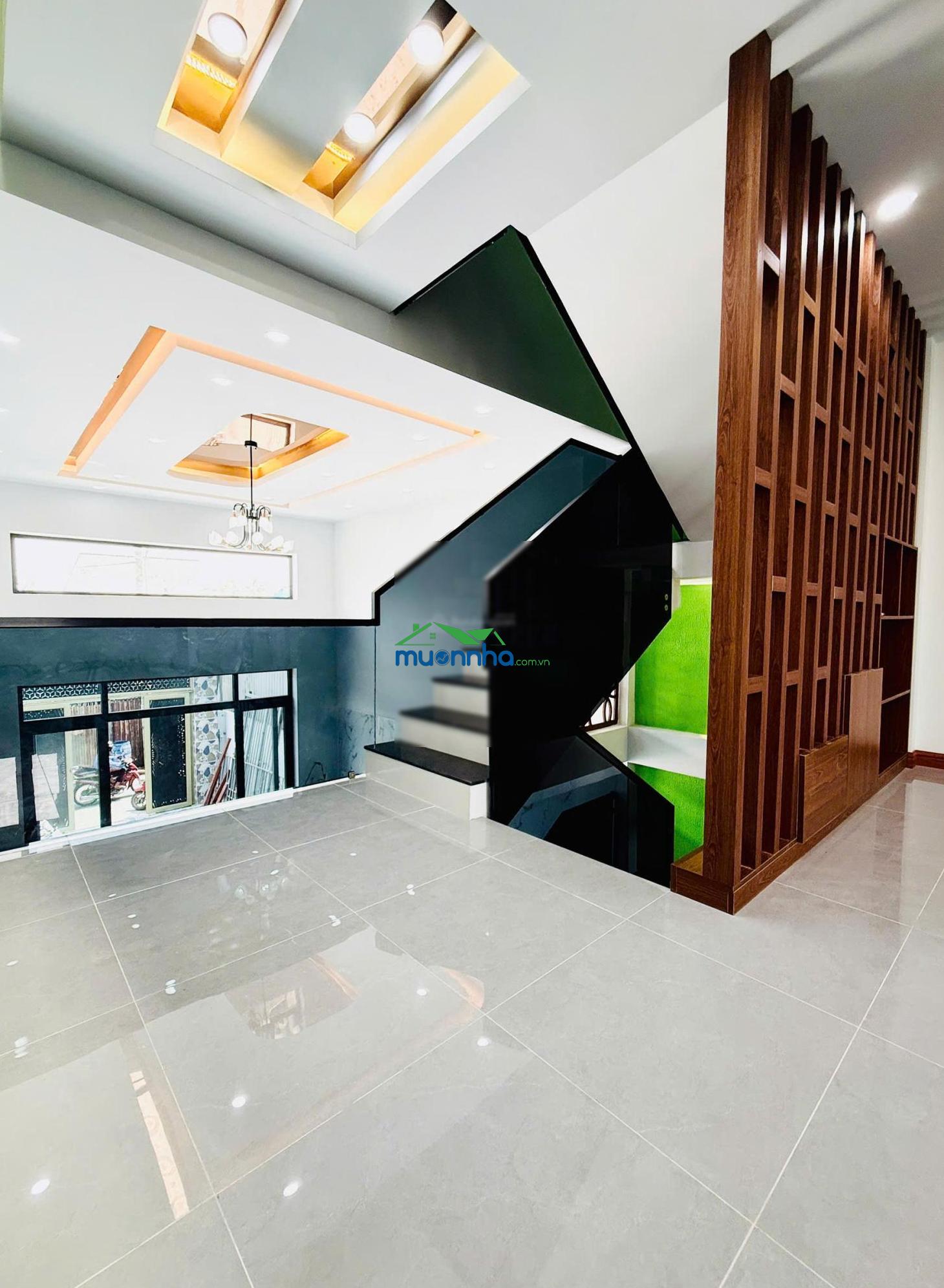 Bán nhà mới 3 tầng 100m2 hoàn công, ngang 5m, ô tô vào nhà, gần chợ gấu, giáp quận 12 - 2