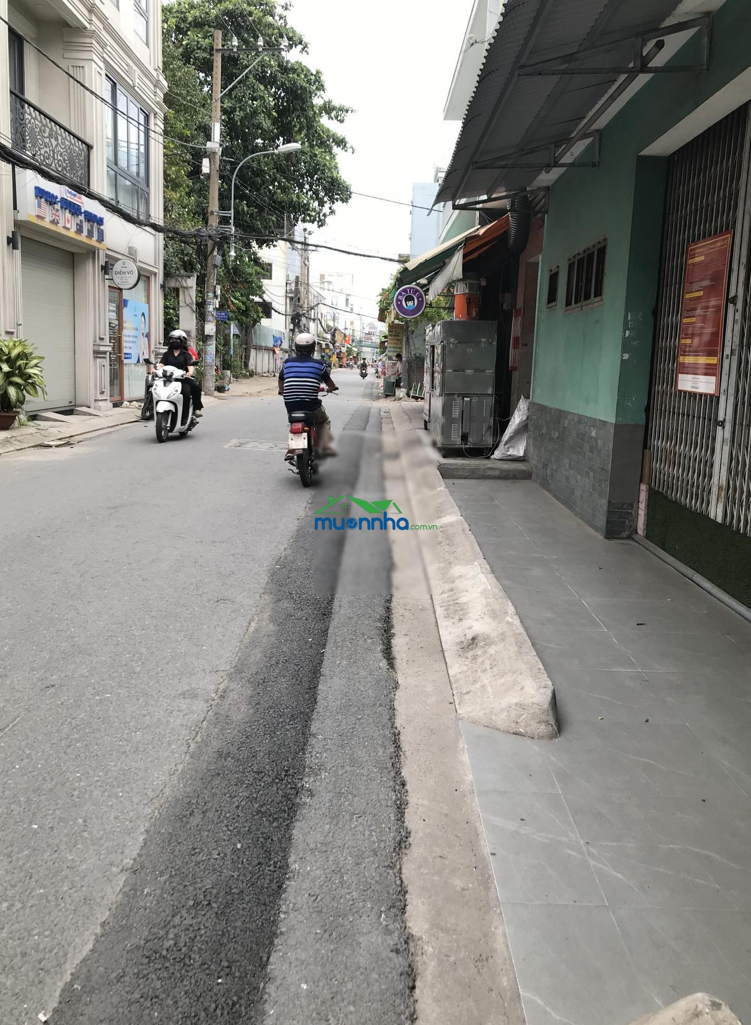 Ngộp bank bán gấp chỉ 6,8 tỷ - ngay ng: v. quá q.12 - dt: 5m x 24m xây full - 4 tầng btct - hẻm 5m. - 3