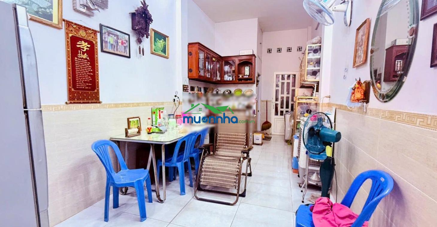 Kẹt tiền bán gấp nhà hxh sát sân bay, bệnh viện. dt 57m2, 4 tầng, 4 pn, 5 wc - 2