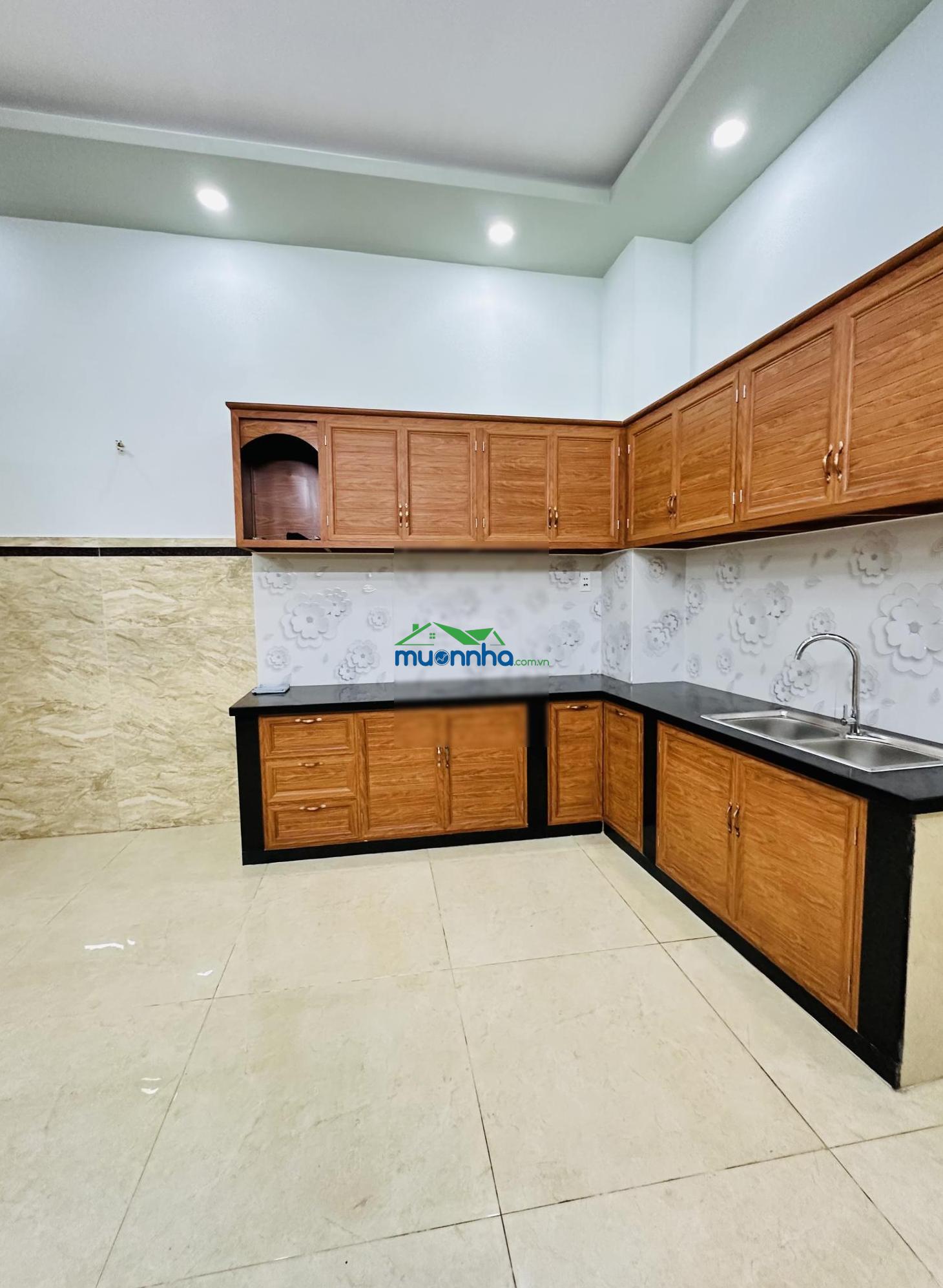 Đường xe hơi, nhà 4 tầng sân thượng, dt: 4x16m - đầm sen - 2