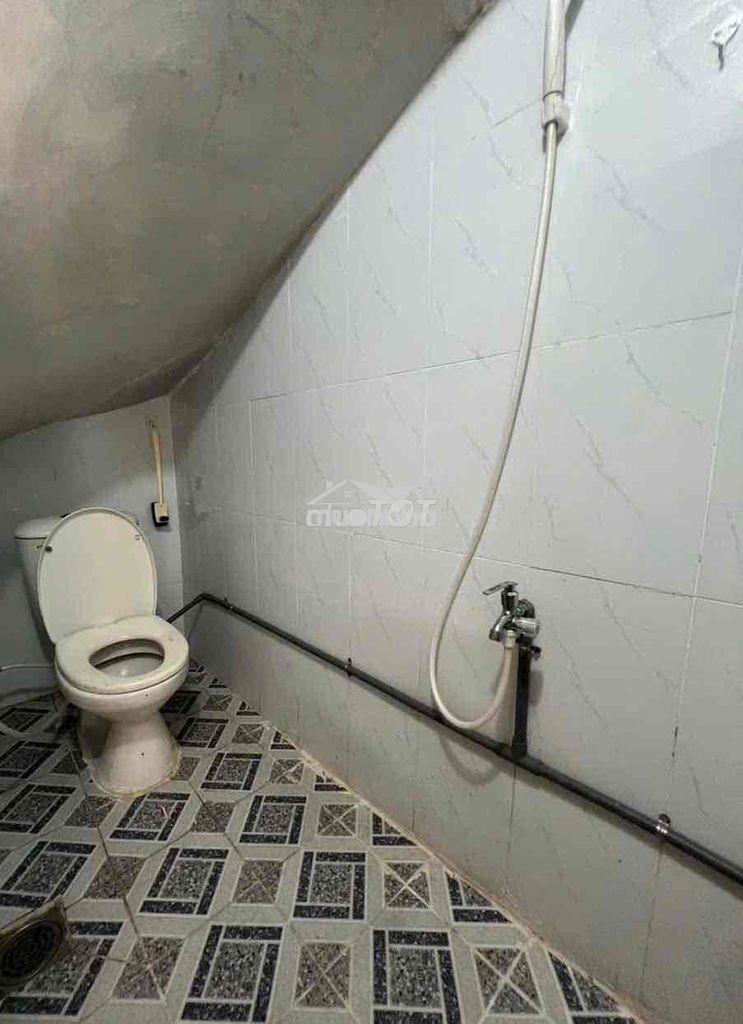 Nhà 30m2 có gác lửng sân để xe riêng gần phạm văn đồng 4,5tr - 4