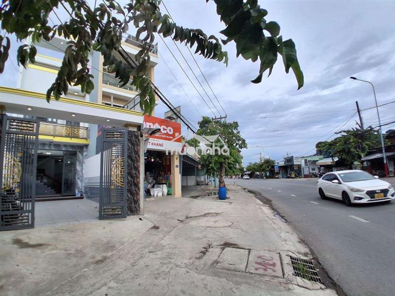 Nhà mặt tiền đường dt 743 kinh doanh víp phường dĩ an tp hcm