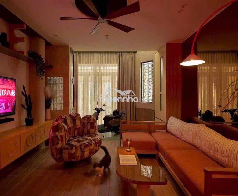 Nhà mới 5 tầng có thang máy. (4m x 10m). giá 10.6 tỷ tl