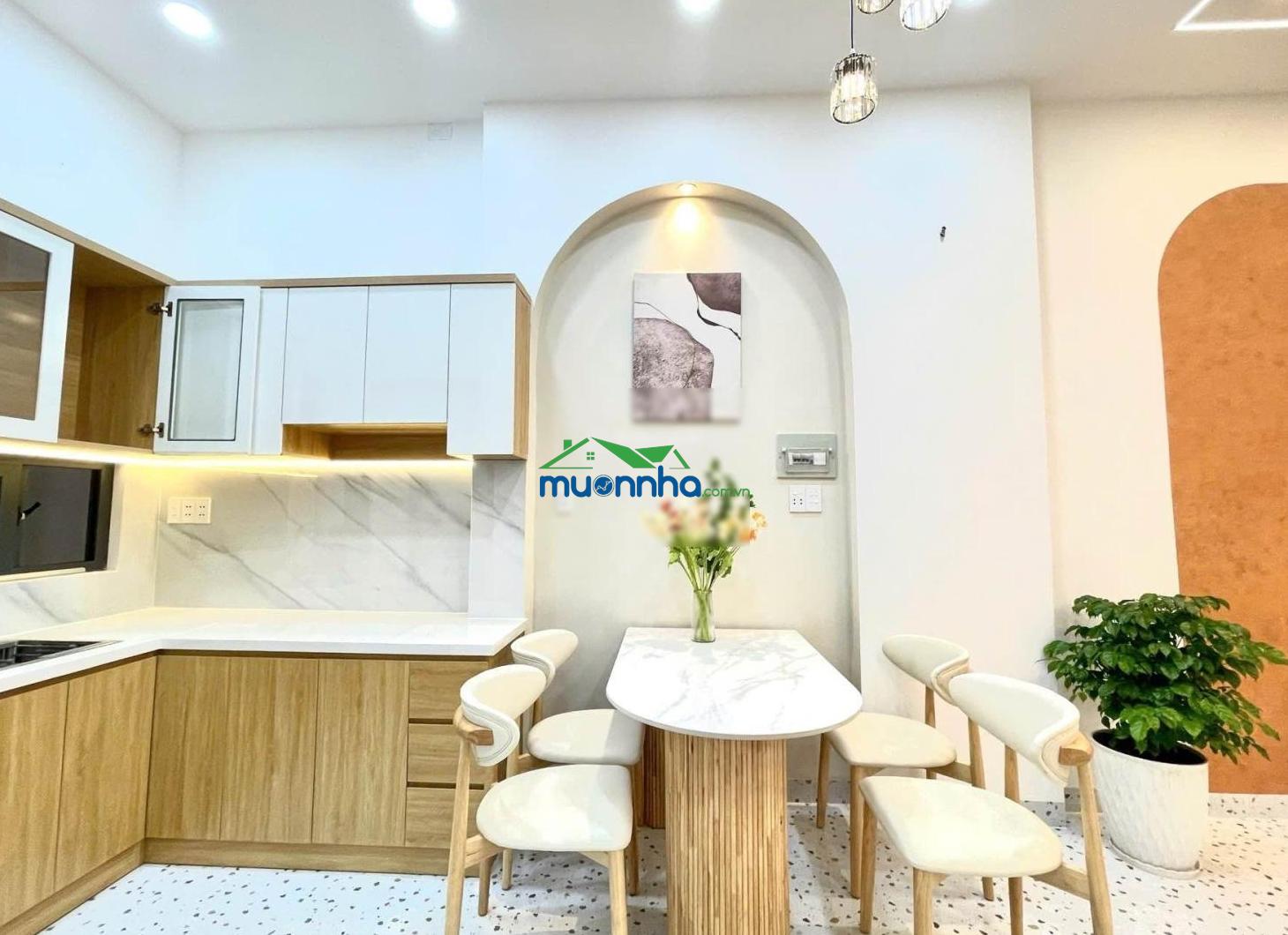 Nhà đẹp ở ngay, sát mặt tiền 50m², 3t, full nội thất, bề ngang lớn, hẻm thông dân trí, hơn 6 tỉ