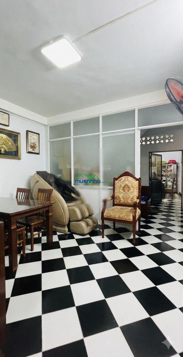 Kẹt vốn giảm 500tr 4m x 16m 4 tầng nở hậu 5m6 hẻm ô tô ngay ủy ban quận rất gấp bán - 3