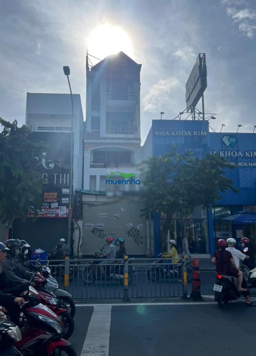 Chdv ngay trục lũy bán bích - 40tr thu về 1 tháng -ngang lớn 6 dài 23 nở hậu đẹp - đầy đủ tiện nghi - 3