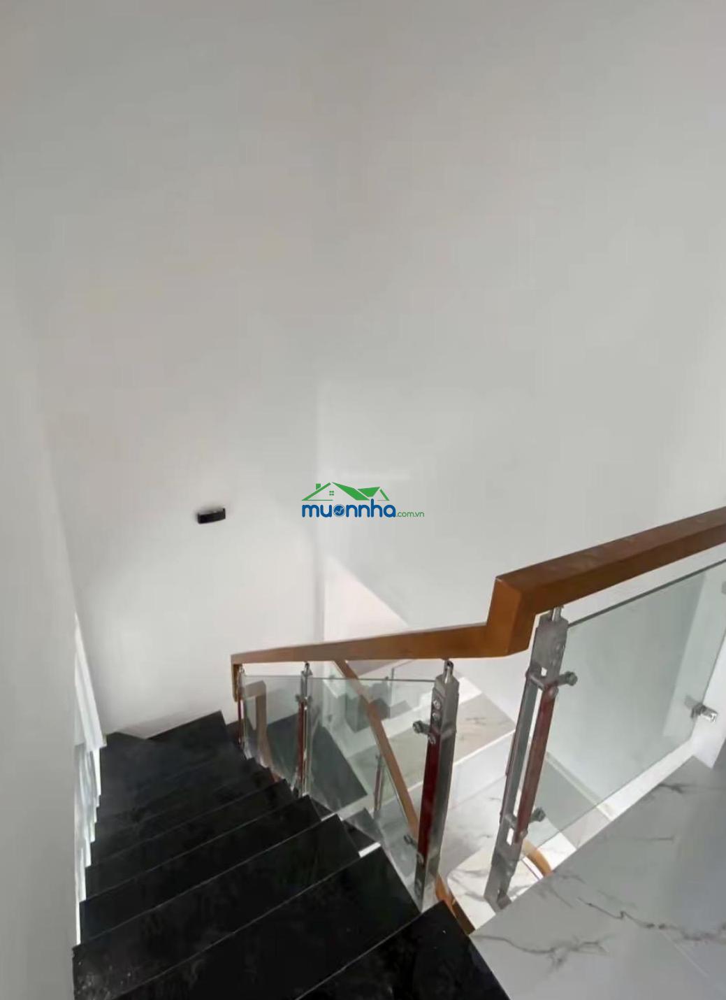 Chủ cần bán gấp nhà 1 trệt 1 lầu, 3pn, 2wc giá: 650tr đường đinh đức thiện - bình chánh (110m²)