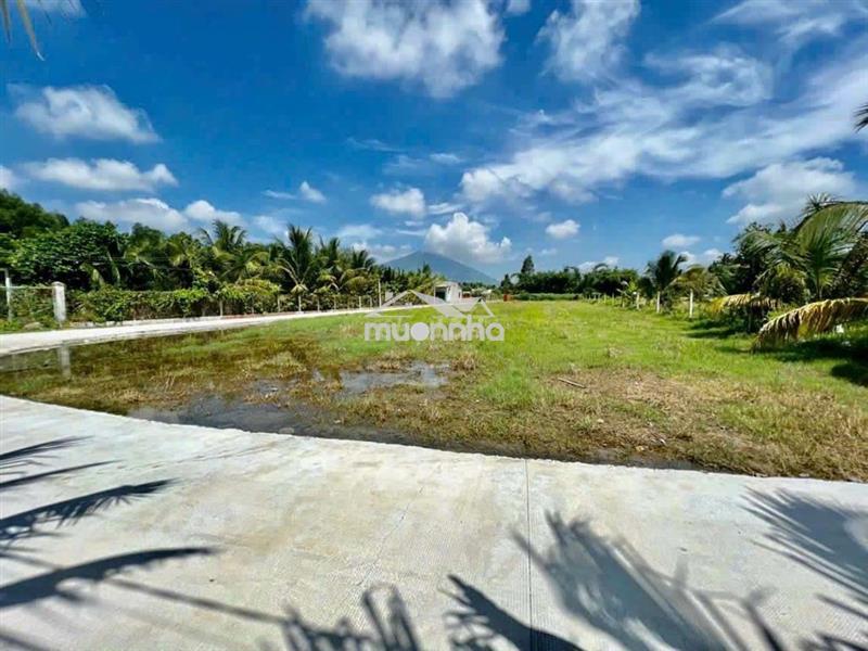 Bán nền góc 2 mặt tiền - gần cv dương minh châu