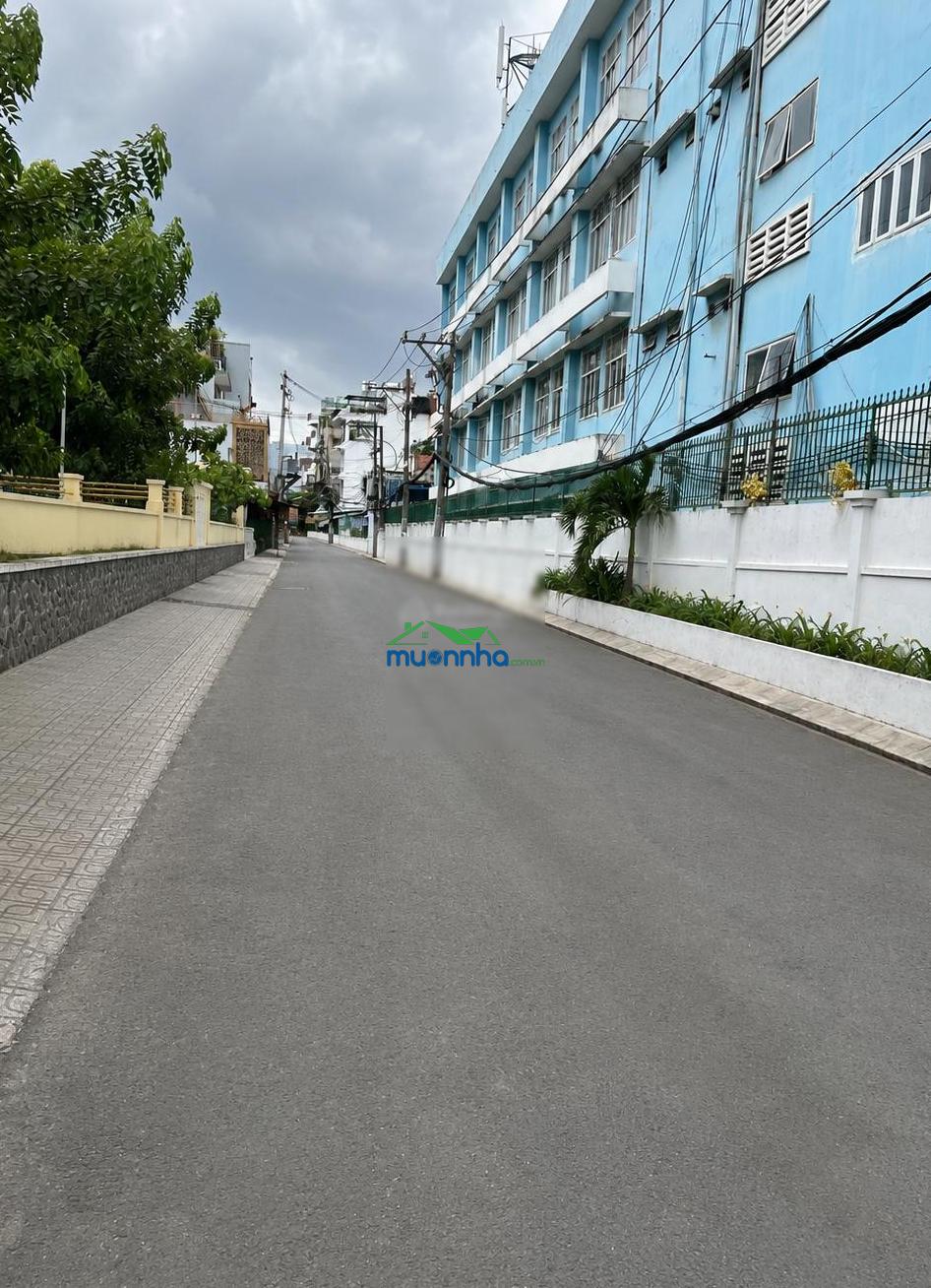 Bán gấp - quận 7 - hẻm huỳnh tấn phát - 181.9m2 - 18 tỷ - hẻm 5m - 2