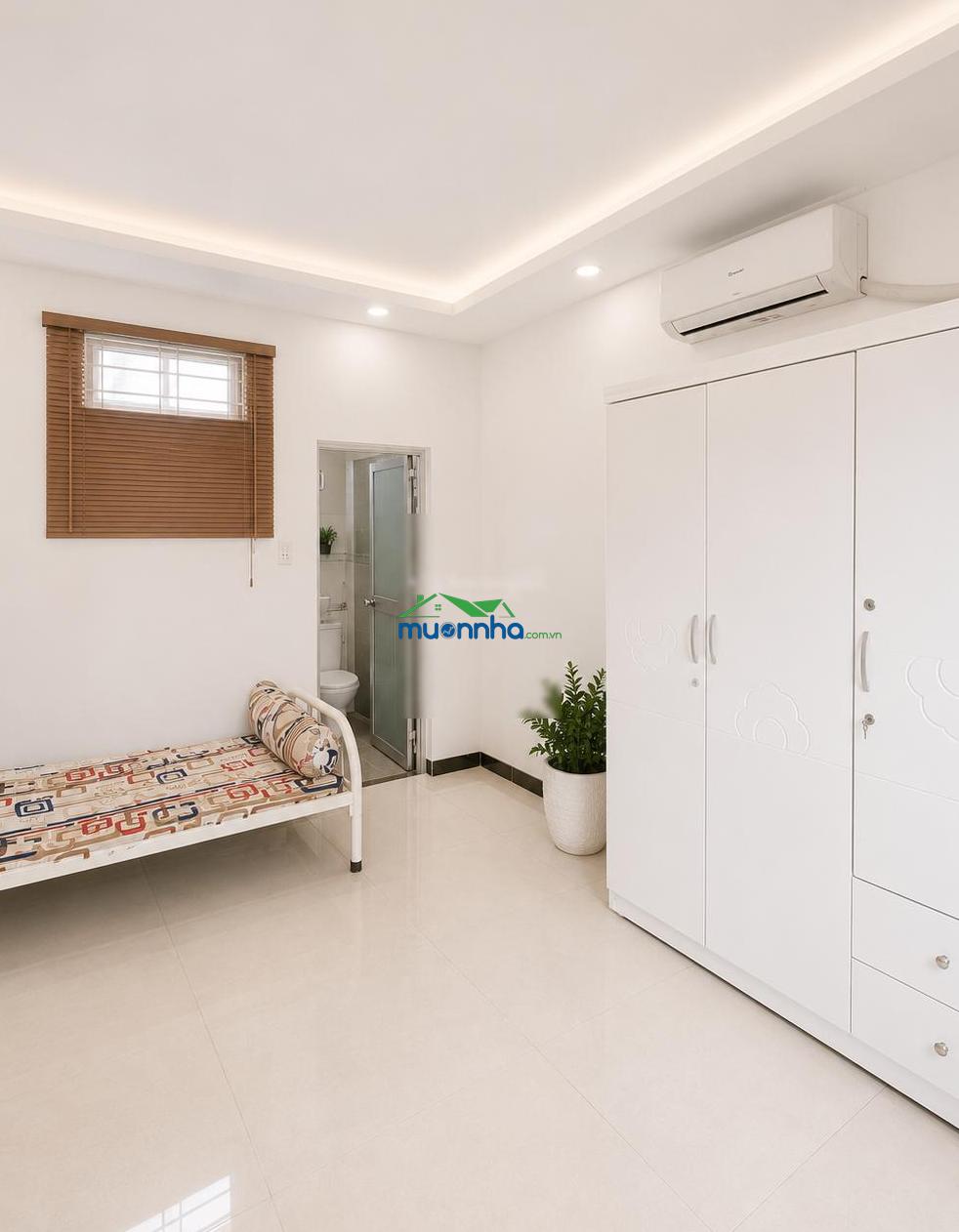 Nhà 3 tầng, 32m2, nhỉnh 2 tỷ, cách mặt tiền hưng phú 30m