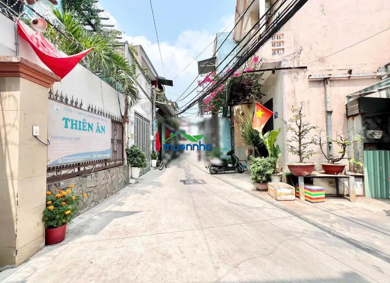 Bán nhà đẹp 5m x 13m 2 tầng mái đúc tặng full nội thất hẻm thông xe hơi đường trung mỹ tây 2a q12