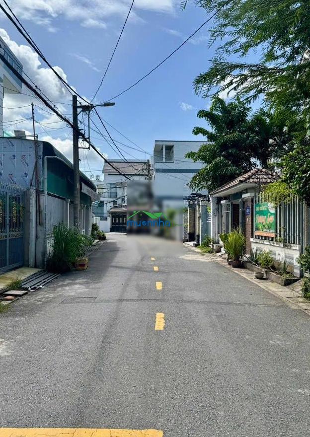 Nhà thị trấn nở hậu 10.5m, đường nhựa 8m, dài 40m, giá 6 tỷ