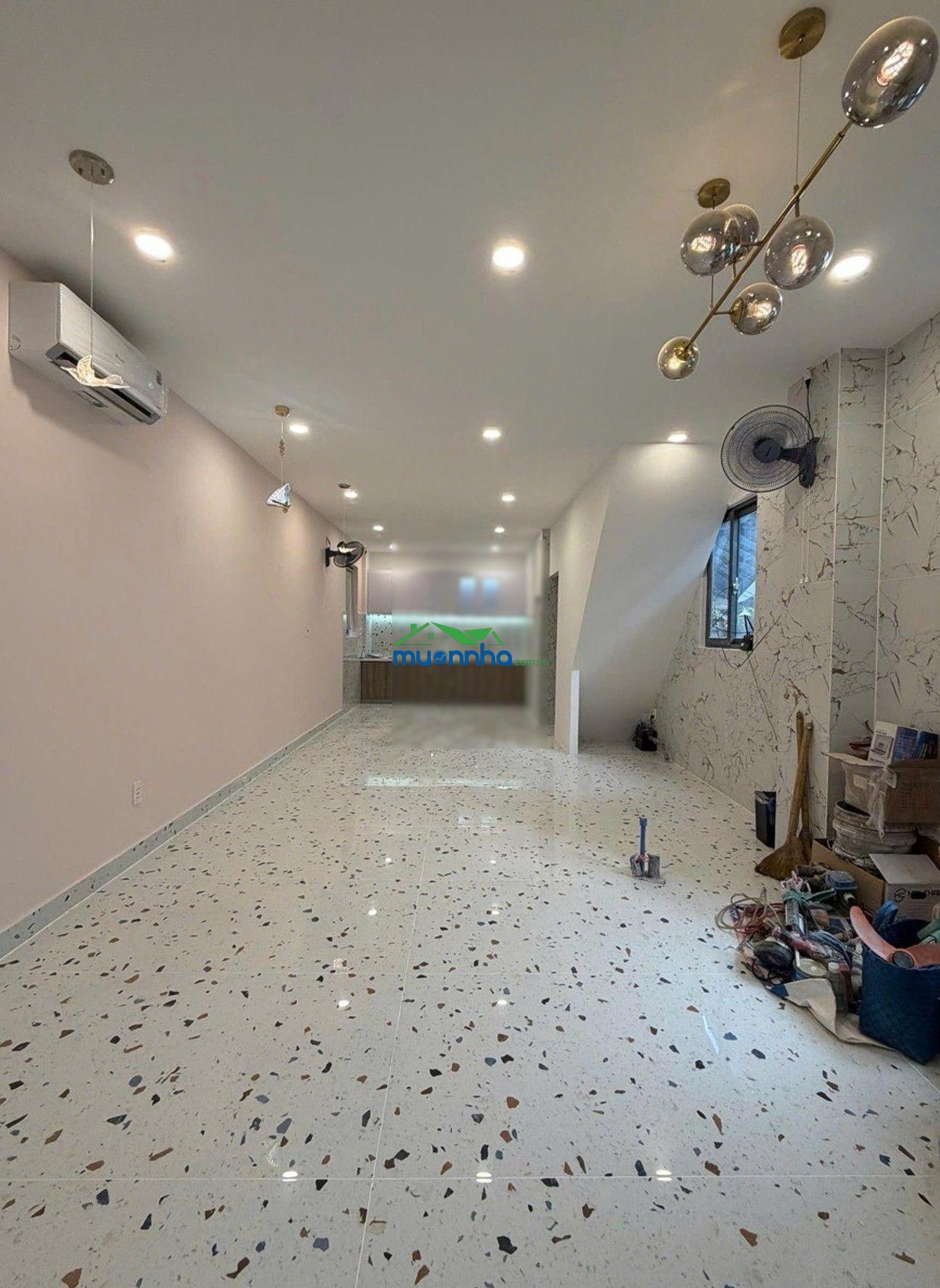 Nhà mặt tiền lê hồng phong - quận 5 chỉ 8 tỷ - (4,3 x 11m) - 2 tầng - 2pn lớn, sổ nở hậu tài lộc - 4