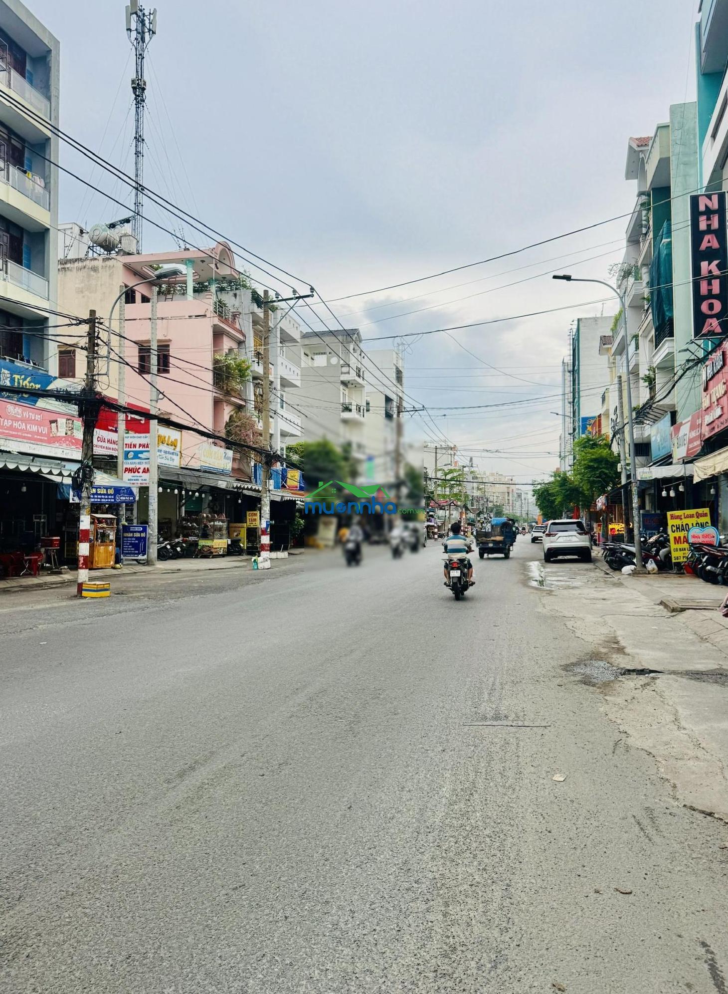 - Bán nhà mặt tiền kinh doanh sầm uất ngay chợ - phạm văn bạch - 5,3m x 25m. - 4