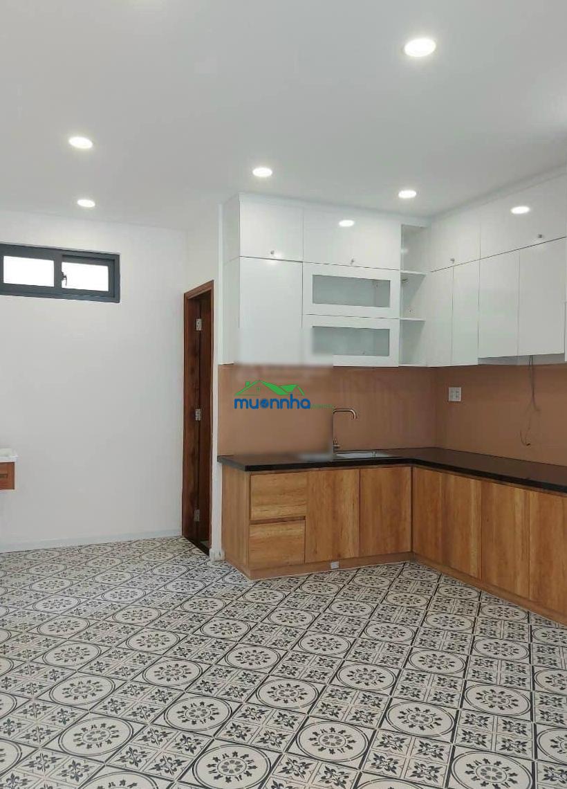 Cần tiền muốn bán gấp nhà hẻm 5m chu văn an - dt: 4.2x10m. xây 5 tầng còn mới - cách đường 50m