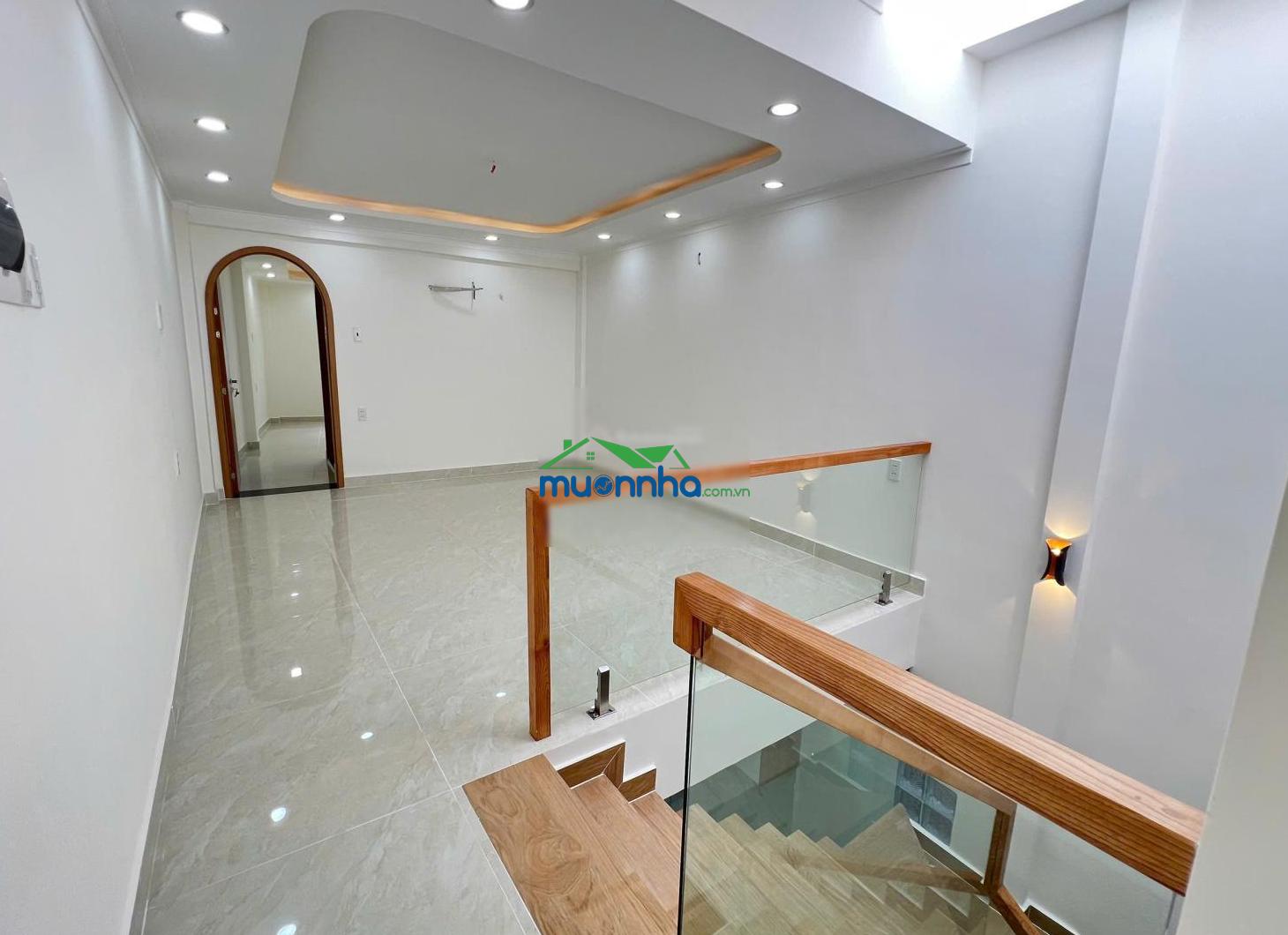 Nhà mới 283 htp -cách chợ bến thành 3 km- diện tích sàn 160m2 - 4x20- 7,41 tỷ tl- thiện chí bán - 2