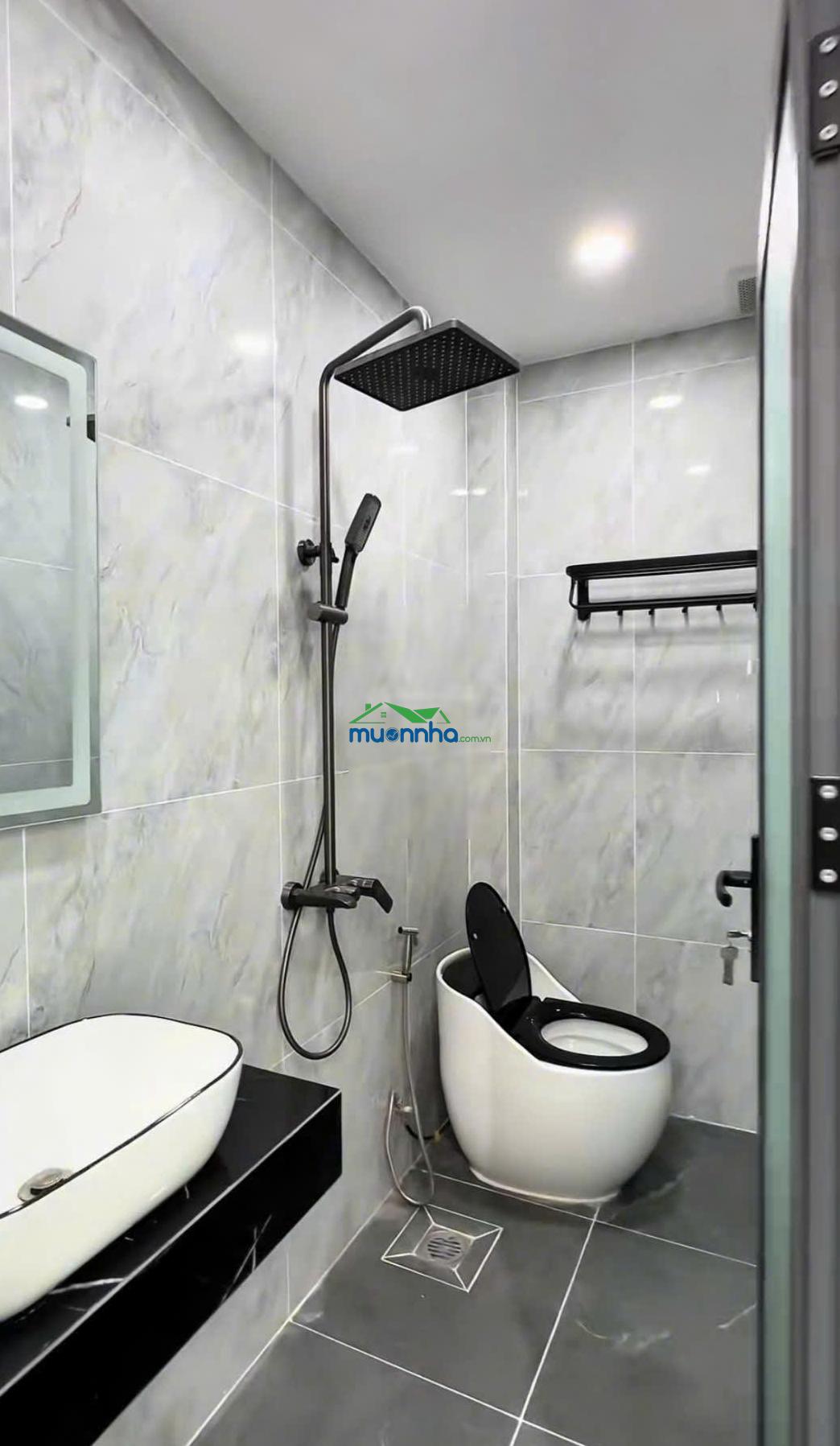 Tôi cần bán gấp căn nhà 3 tầng hxh ở trần huy liệu, p15, phú nhuận - giá 3ty350 cho thuê 16tr/th