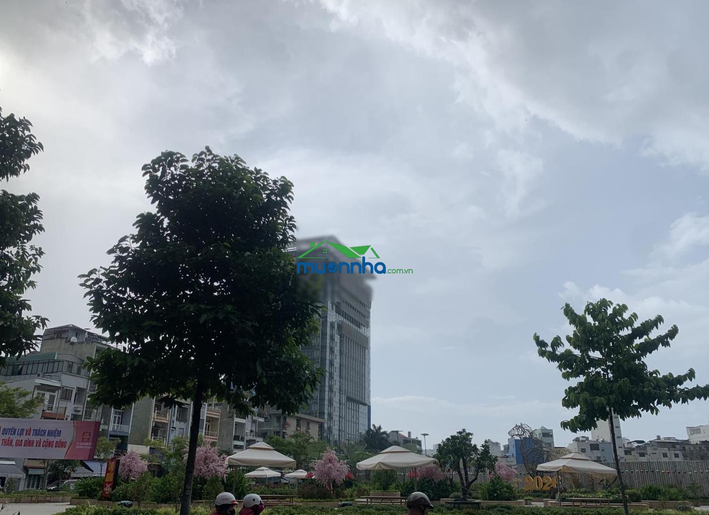 Nhà trần phú q5 căn góc view mặt tiền cách 1 nhà dt 44m2 kc 4 lầu 7 pn bề ngang 5m chỉ 9.3 tỷ