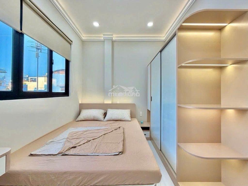 Bán nhanh 10 tỷ - nhà 4t x 95m2. xây kiểu biệt thự - xh đậu trong sân - 3