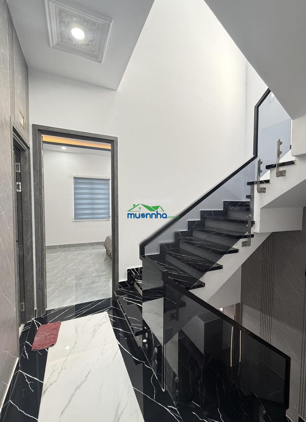 Chủ giảm 100tr - nhà mới full nội thất - 4 phòng mua ở - hẻm rộng - gần trường học và chợ - dt 60m2 - 3