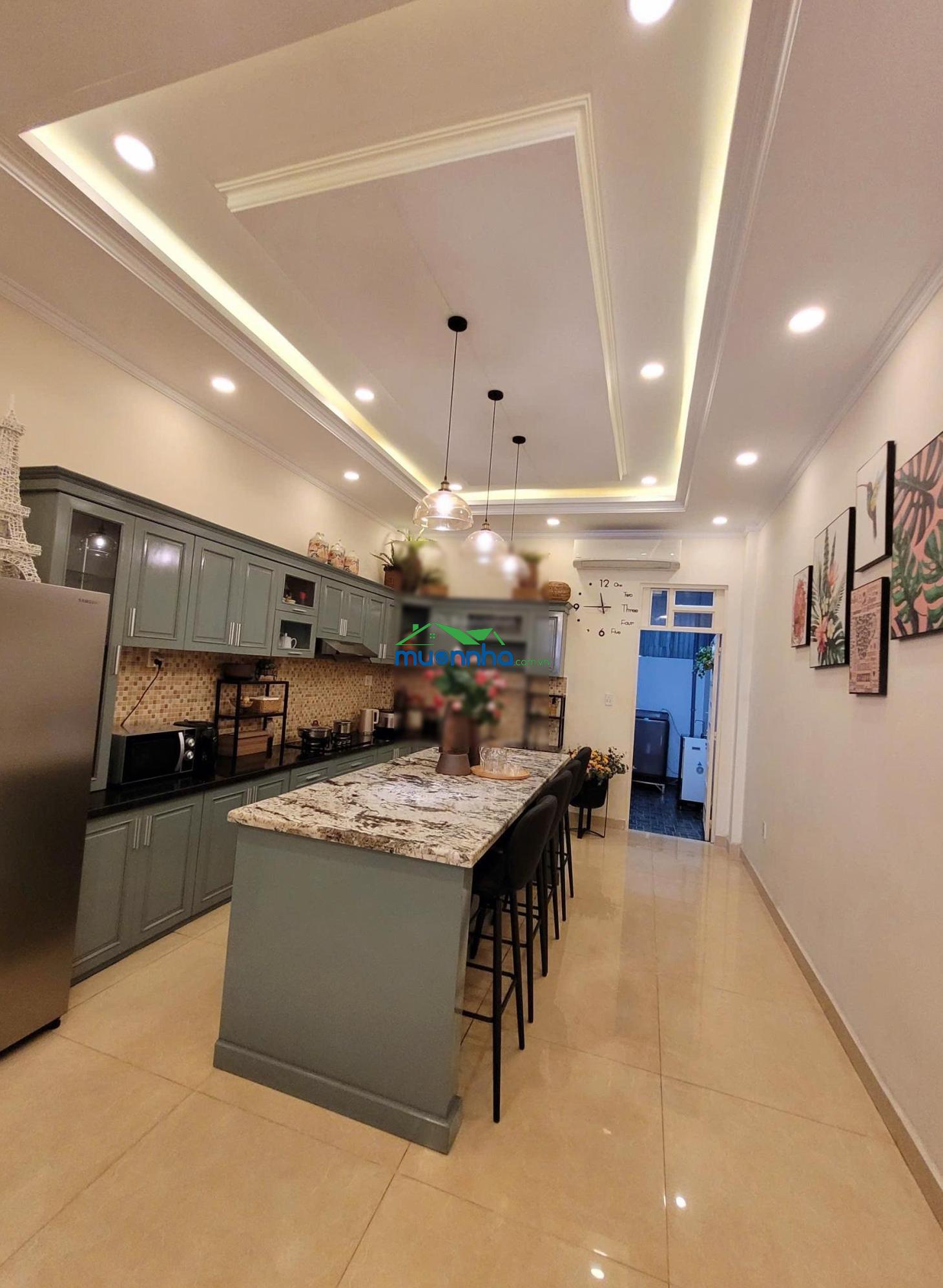 Bán nhà 3 lầu gần sát khu hồng long thủ đức