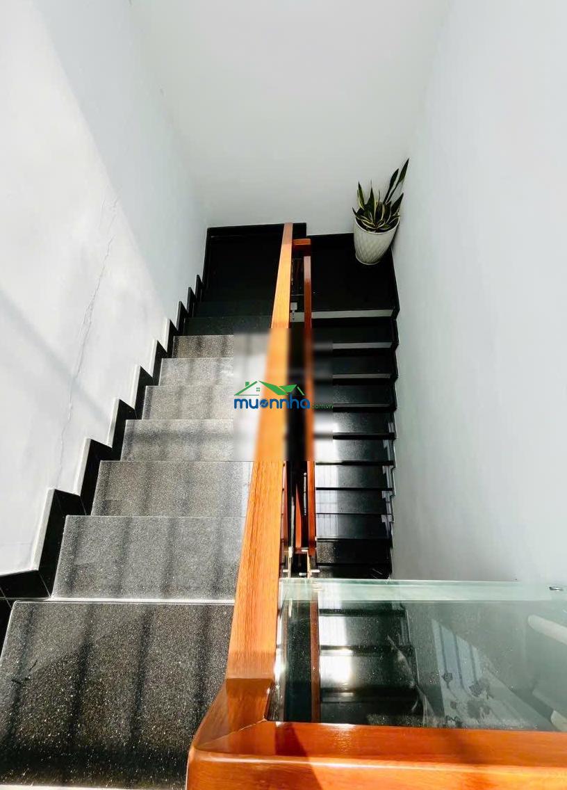 Hạ giá bán nhanh bán nhà 1 trệt 2 lầu + sân thượng hẻm 92 vườn lài dt: 4.75x10.65 m, đường 11m - 3