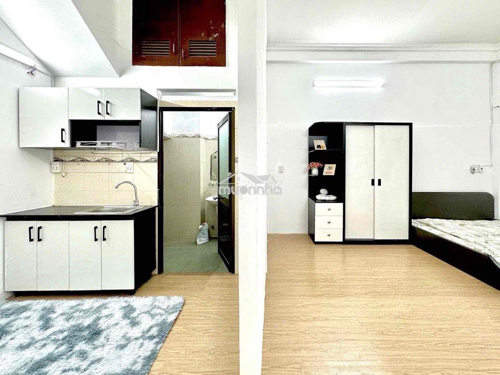 Ban công, tách bếp tên lửa rộng 40m2 - 4