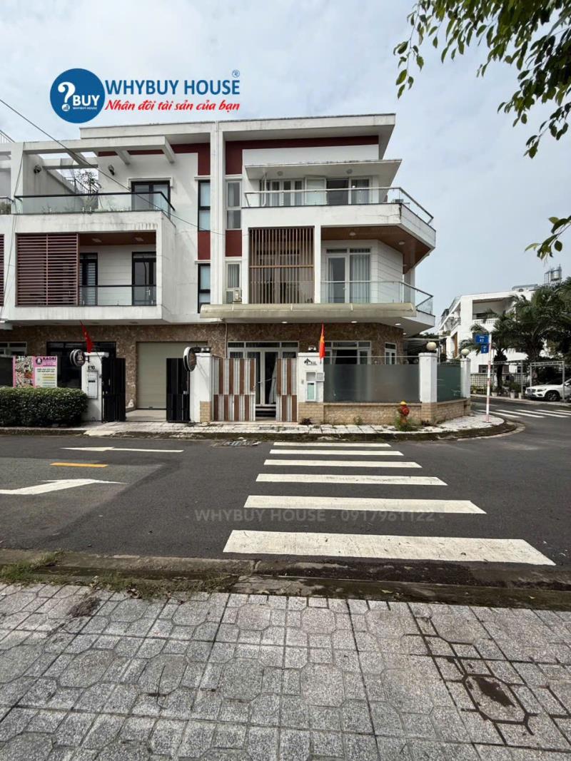 Bán biệt thự căn góc 2 mặt tiền đạt gia garden, 145m2 đất, 3 lầu, nhà đẹp có nội thất, giá 15 tỷ.