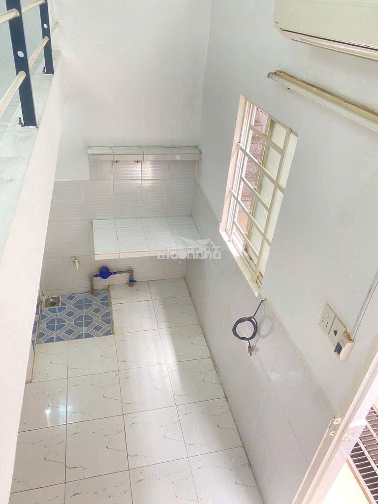 Cho thuê trọ có gác ban công cửa sổ giá rẻ bình tân