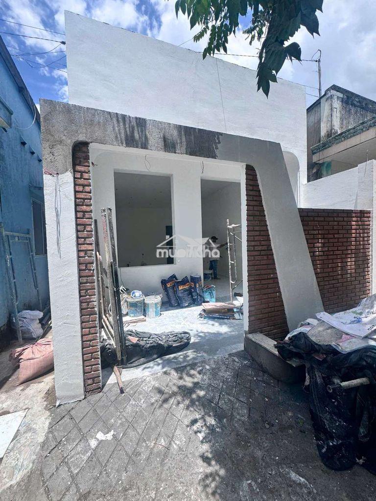 Cho thuê/bán nhà nguyên căn mới xây 100m2 2pn2wc gần lê văn việt