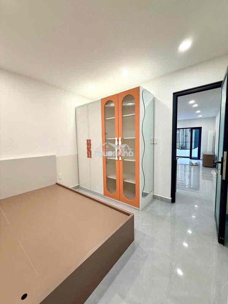 Cho thuê phòng q4 đẹp 20m2 ngay gần đh luật 5tr - 4