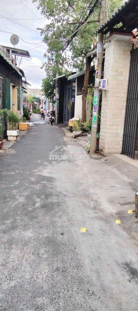 Nhà lầu đúc đường nhựa tân xuân gần trường và chợ