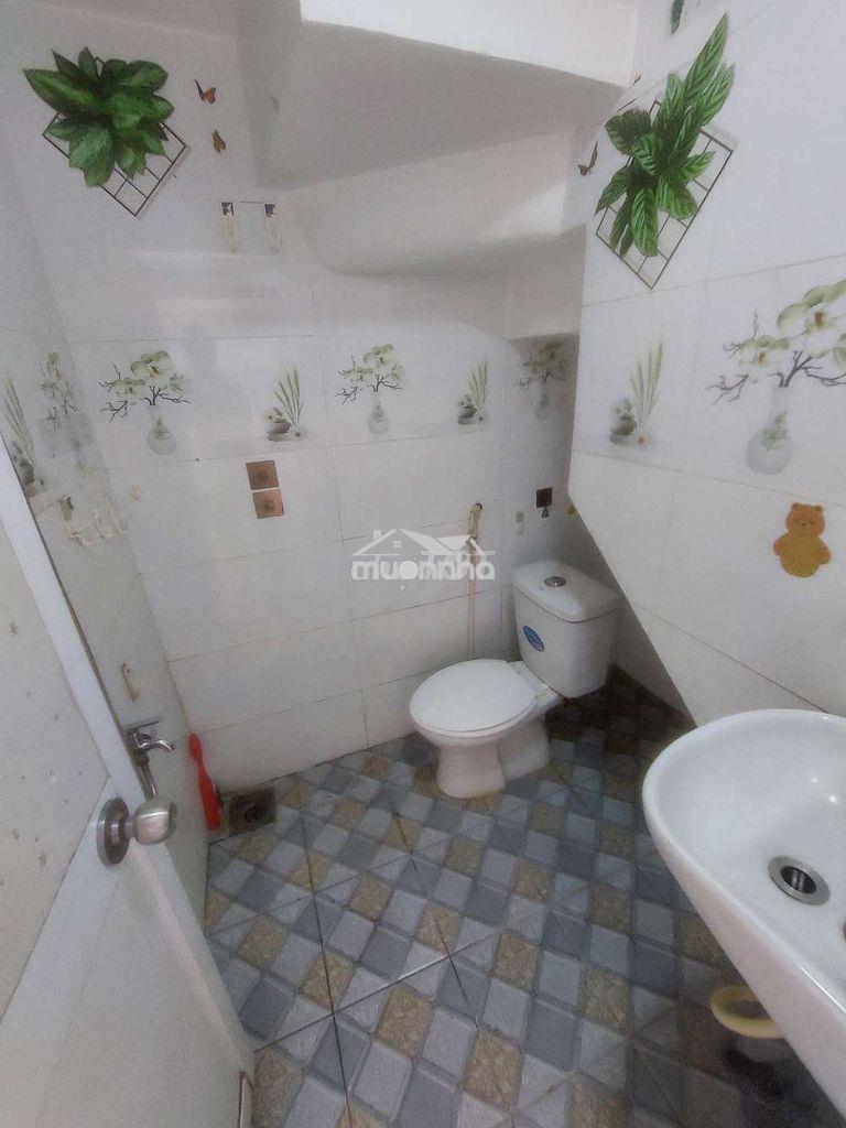 Cho thuê nhà đường phạm hùng c2 dt.5×12 } 1 lầu 4 phòng 2 toilet hẽm6m - 4