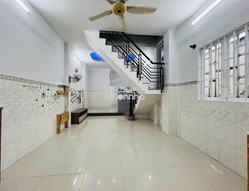 Nhà nguyên căn đường lý chiêu hoàng - 2pn 3wc - 4x11m - sẵn nội thất