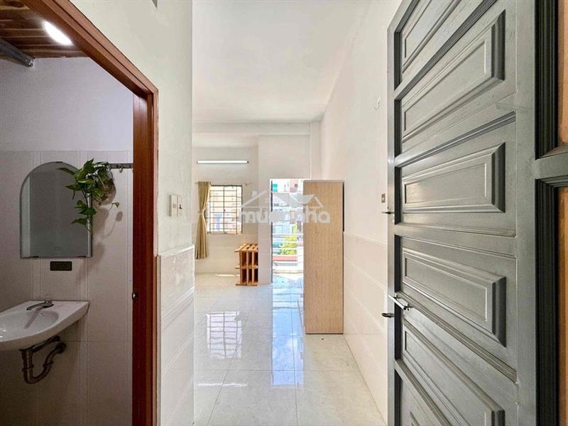 Cho thuê studio ban công sát hà đô giá siêu tốt hoàng dư khương q10