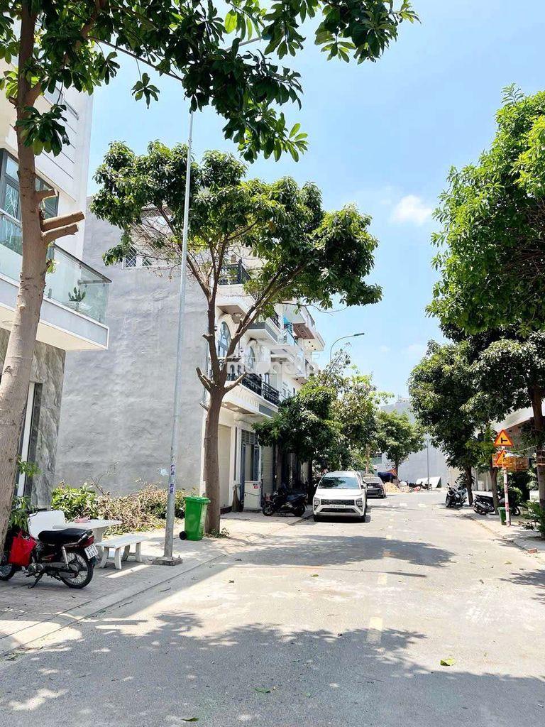 Rẻ quá xá khách ạ có 7t thôi nhà có tới 3p ngủ trong khu dc cao cấp