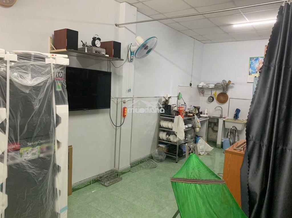 Nhà trọ 30m2 - hxh - cách mt đường d5 15m - sát đh ngoại thương 6tr - 2