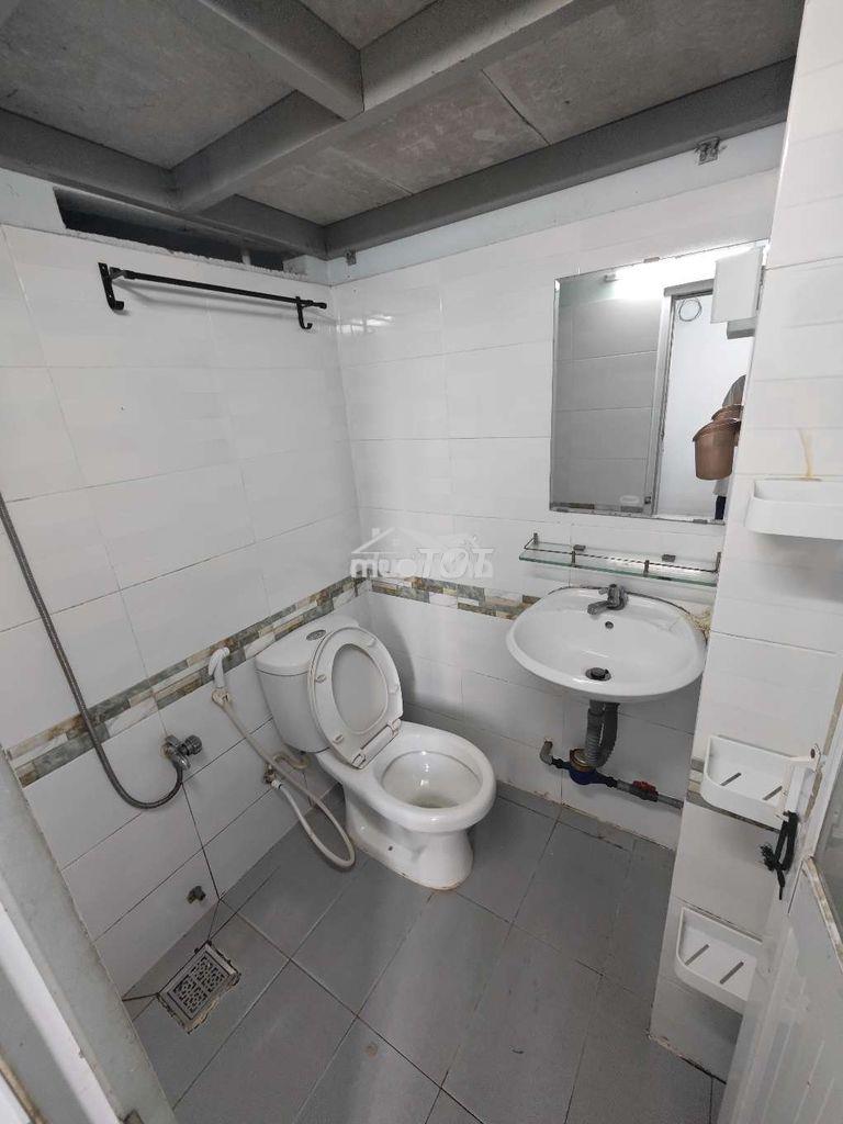 Cho thuê phòng có gác với máy lạnh - 4