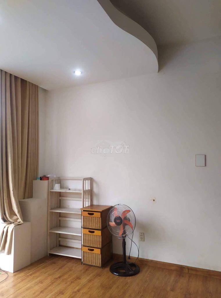 Phòng đẹp rộng rãi thoáng mát, view đẹp, khu biệt thự yên tĩnh