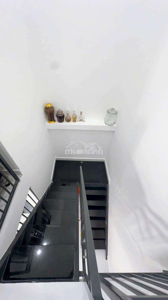 Nhà 2 tầng - 4 x 12,5 - 3pn- sau lưng ủy ban, gần vinhome- shr - 3