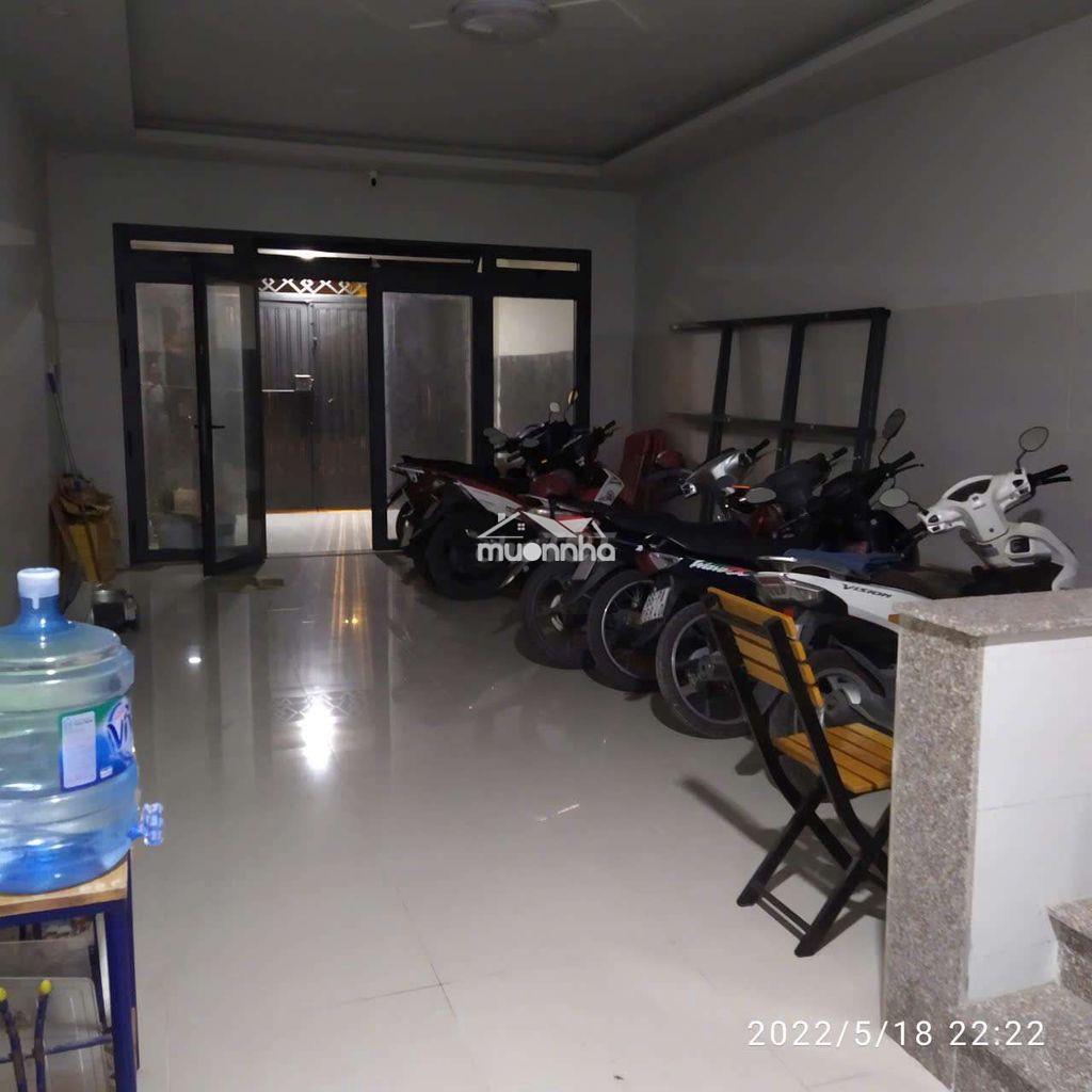 Phòng đẹp thoáng mát
có cửa sổ, máy lạnh daikin, p7, q8 - 3