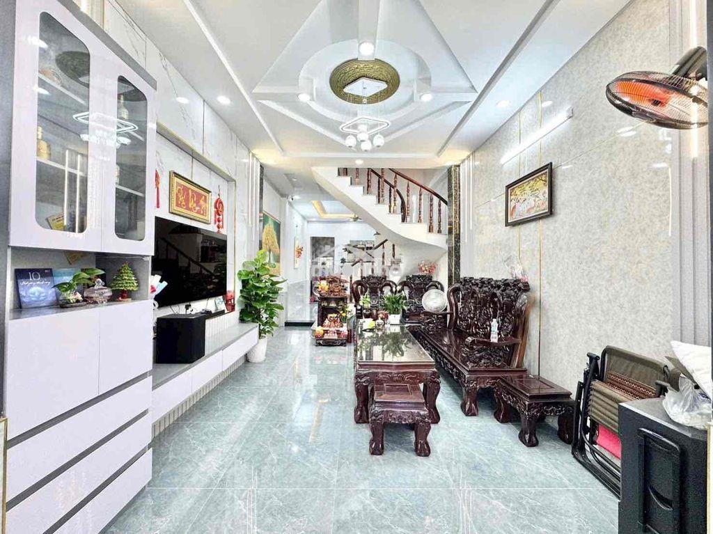 Nhà trệt lầu 5x20 tk 3pn 2wc sân xe 7c hẻm thông gần chợ - 2