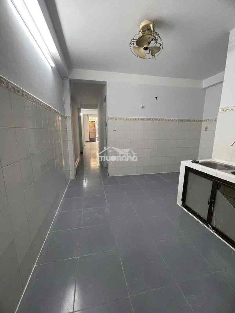 Cho thuê nhà hxh âu cơ p10 tân bình. dt: 4m x 18m trệt lưng giá 12tr - 4
