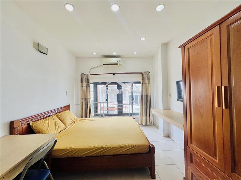 Căn hộ cửa sổ lớn ngay gần nhà hát hòa bình - full nội thất