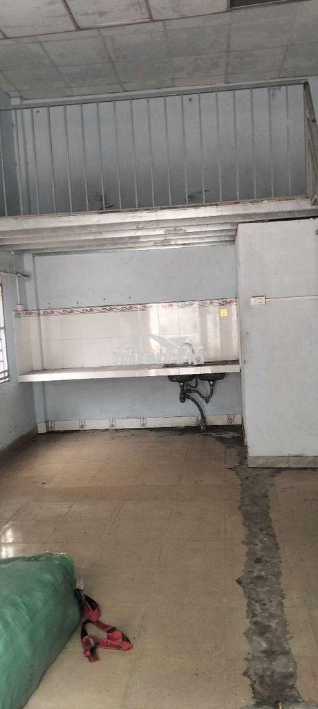 Nhà cấp 4 góc 2 mt hẻm xe ô tô cụt, gác lửng kênh nước đen