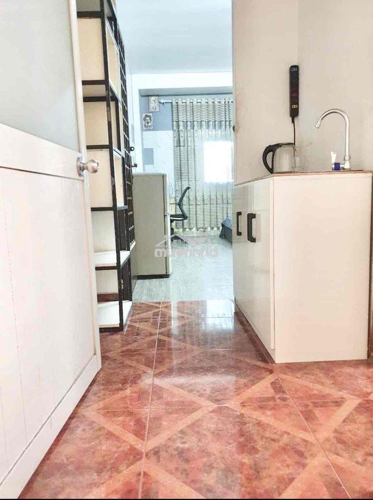 Phòng 2 cửa sổ cực thoáng – trung tâm q1 gần lê văn tám – ở 1 người 5,