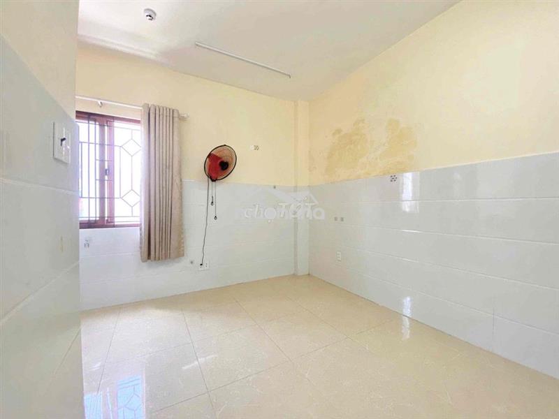 Cuối đường hoa sữa, đi bộ 3 phút ra phan xích long