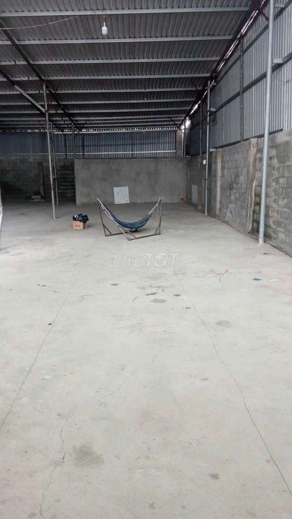 Xưởng dĩ an 300m² đường cont làm kho sản xuất