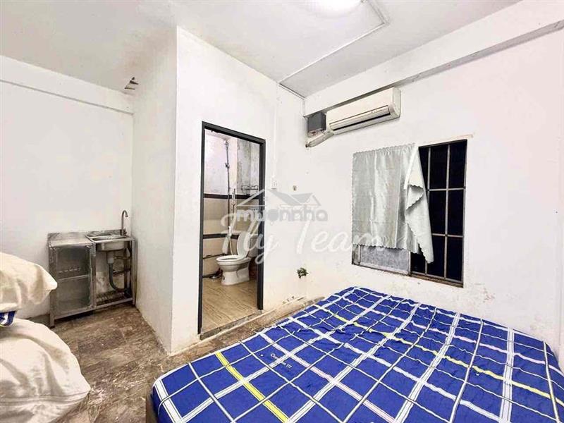 Phòng giá rẻ cửa sổ trời sẵn nội thất đối diện bến xe miền tây